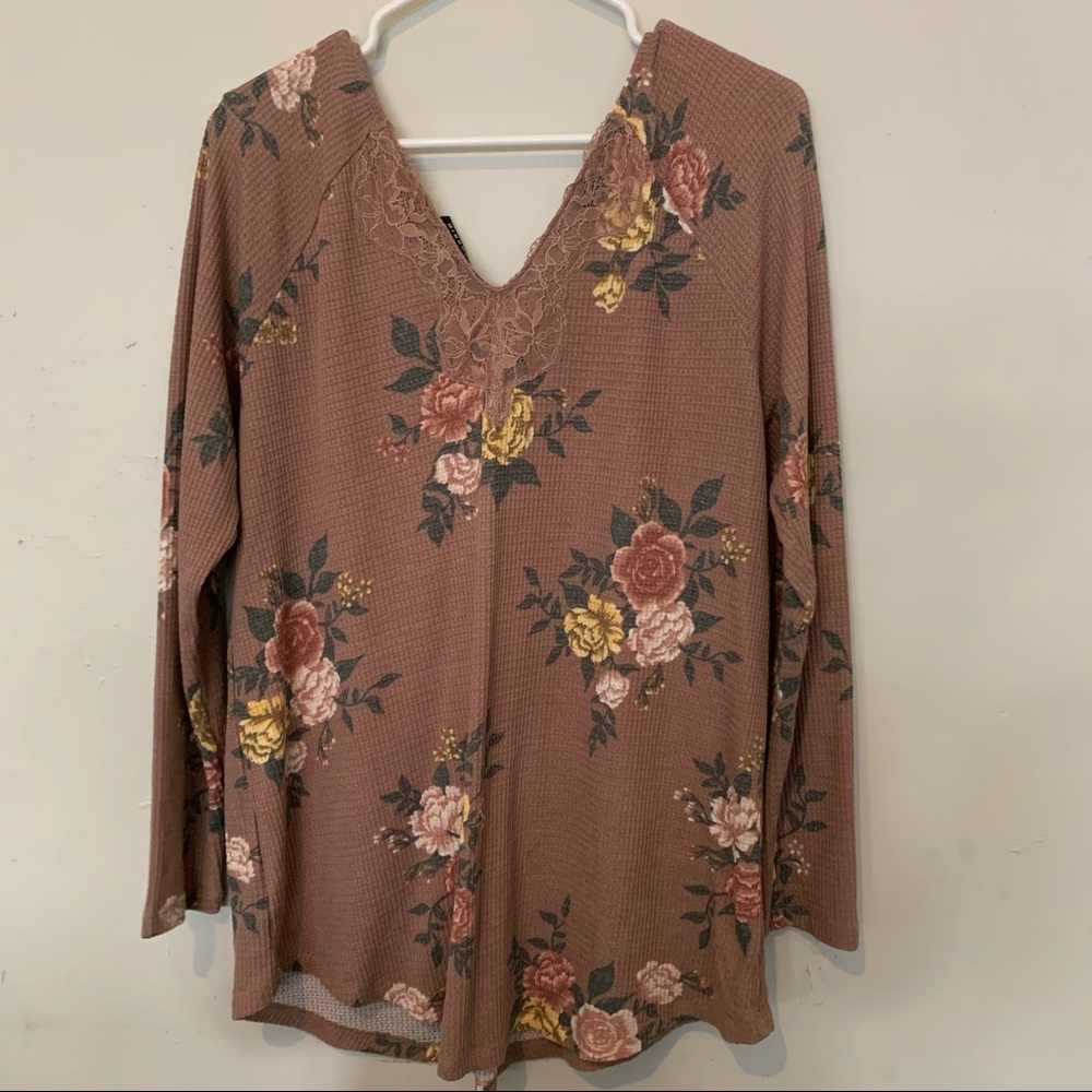 ๐ torrid Waffle Lace Detail Blouse - Picture 9 of 14